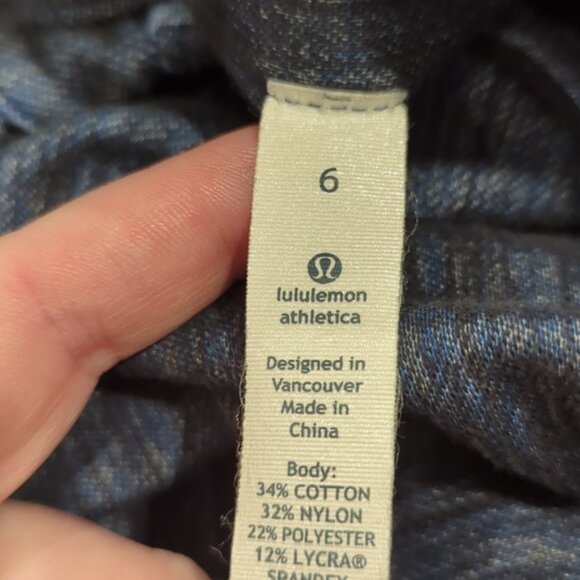 LULULEMON FORME JACKET IN SLUB DENIM BLUE/BLACK - Picture 10 of 10